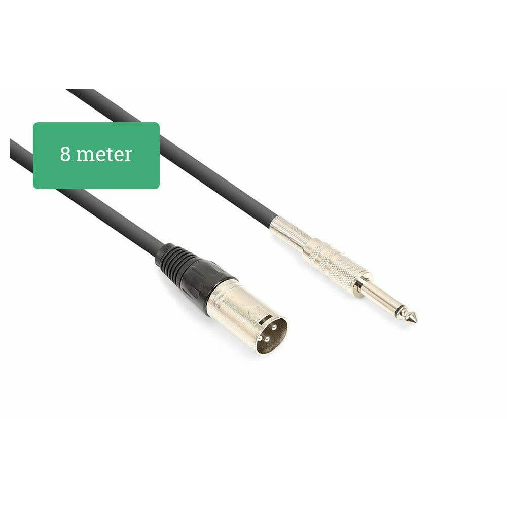 Cable negro con conectores plateados sobre un fondo blanco. El texto dice '8 metros'.
