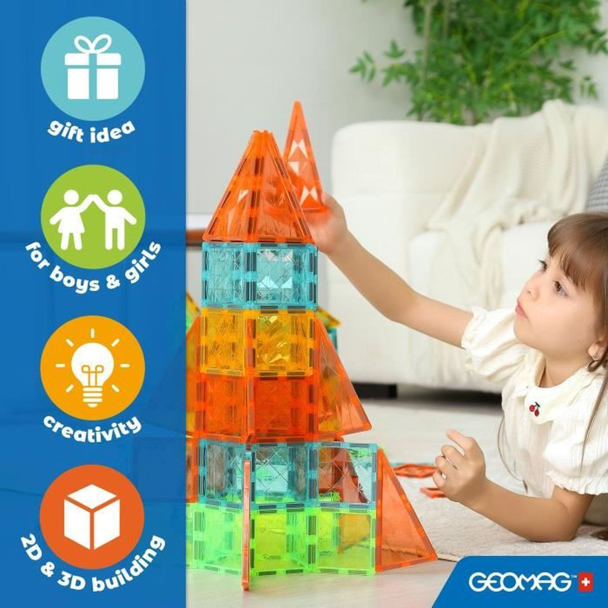 Bambina che costruisce forme geometriche colorate. Blocchi arancioni, verdi e blu. Fumetti per regalo, ragazzi e ragazze, creatività.