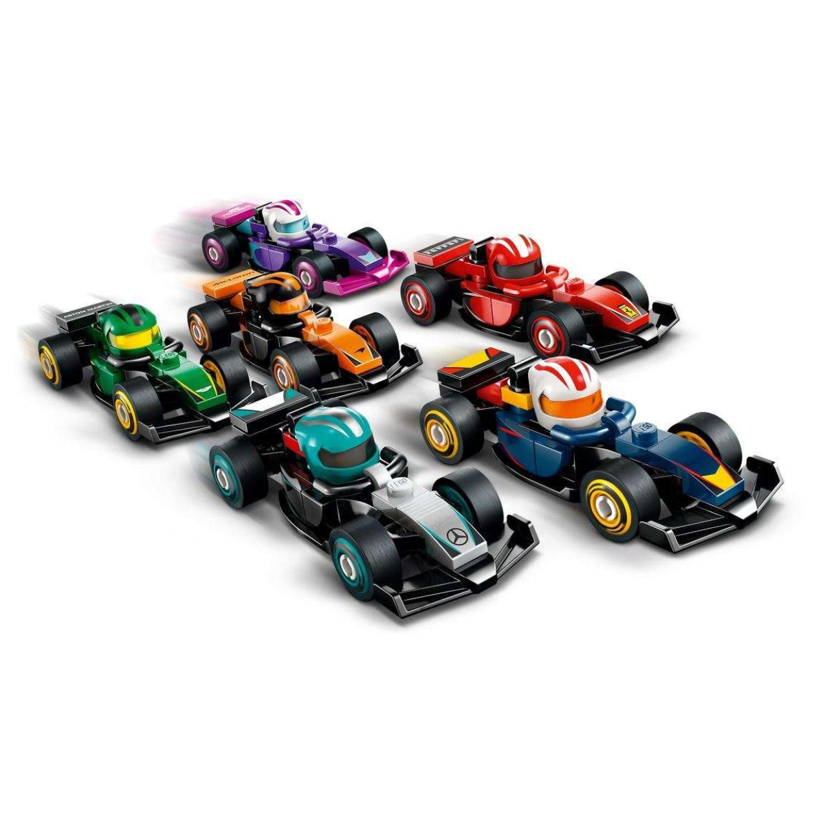 Zeven kleurrijke Lego Formule 1-auto's die racen, met bewegingsonscherpte die snelheid aangeeft.