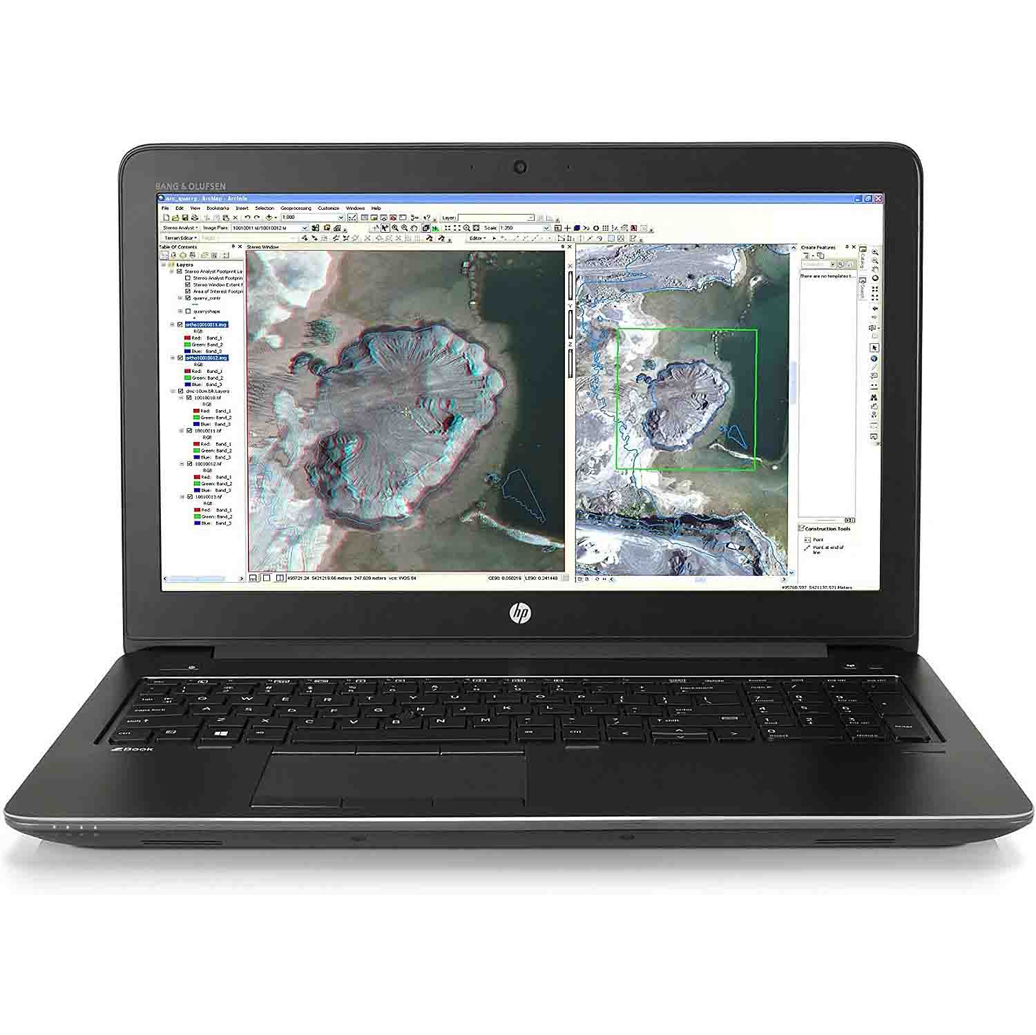 Portátil negro, pantalla muestra interfaz de mapa. Teclado visible. Fondo blanco.