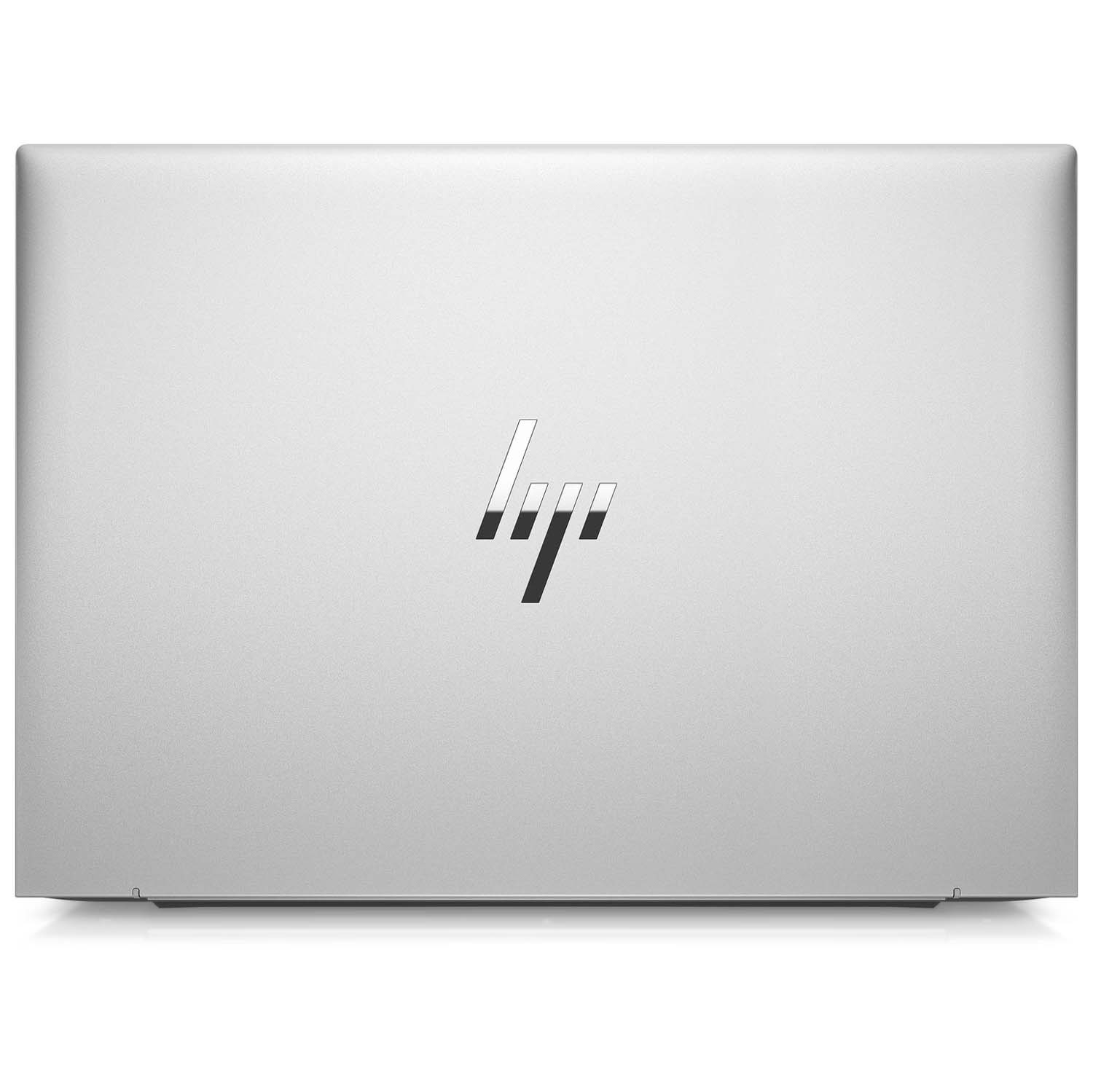 Tapa de portátil plateada con un logotipo de HP en el centro.