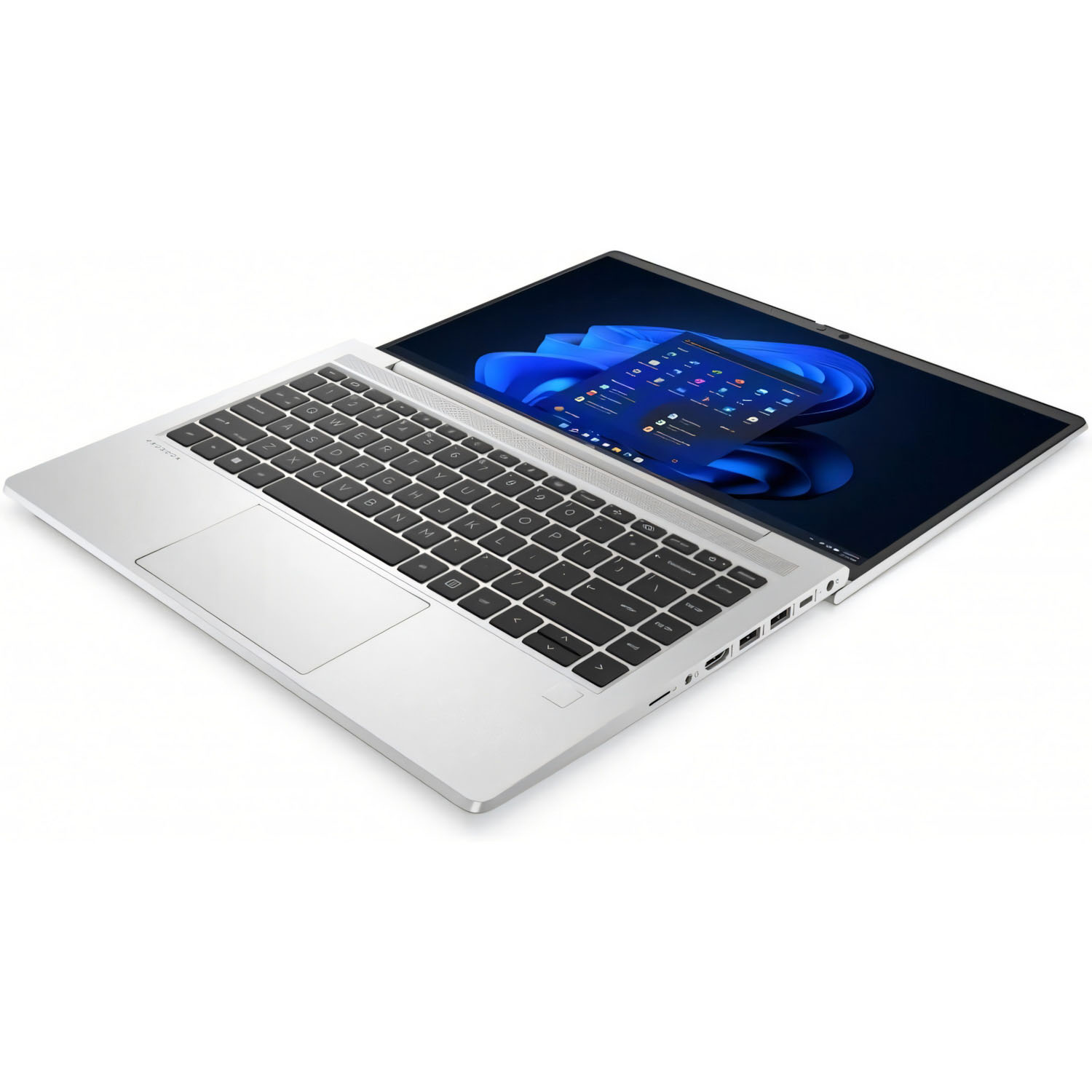 Portátil plateado con la pantalla abierta, mostrando una pantalla de Windows. Teclado y panel táctil visibles.