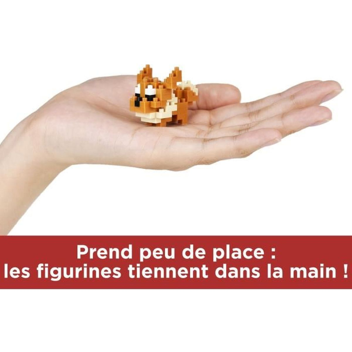 Kleine, orange-braune Blockfigur eines Fuchses in einer Hand. Text über die geringe Größe.