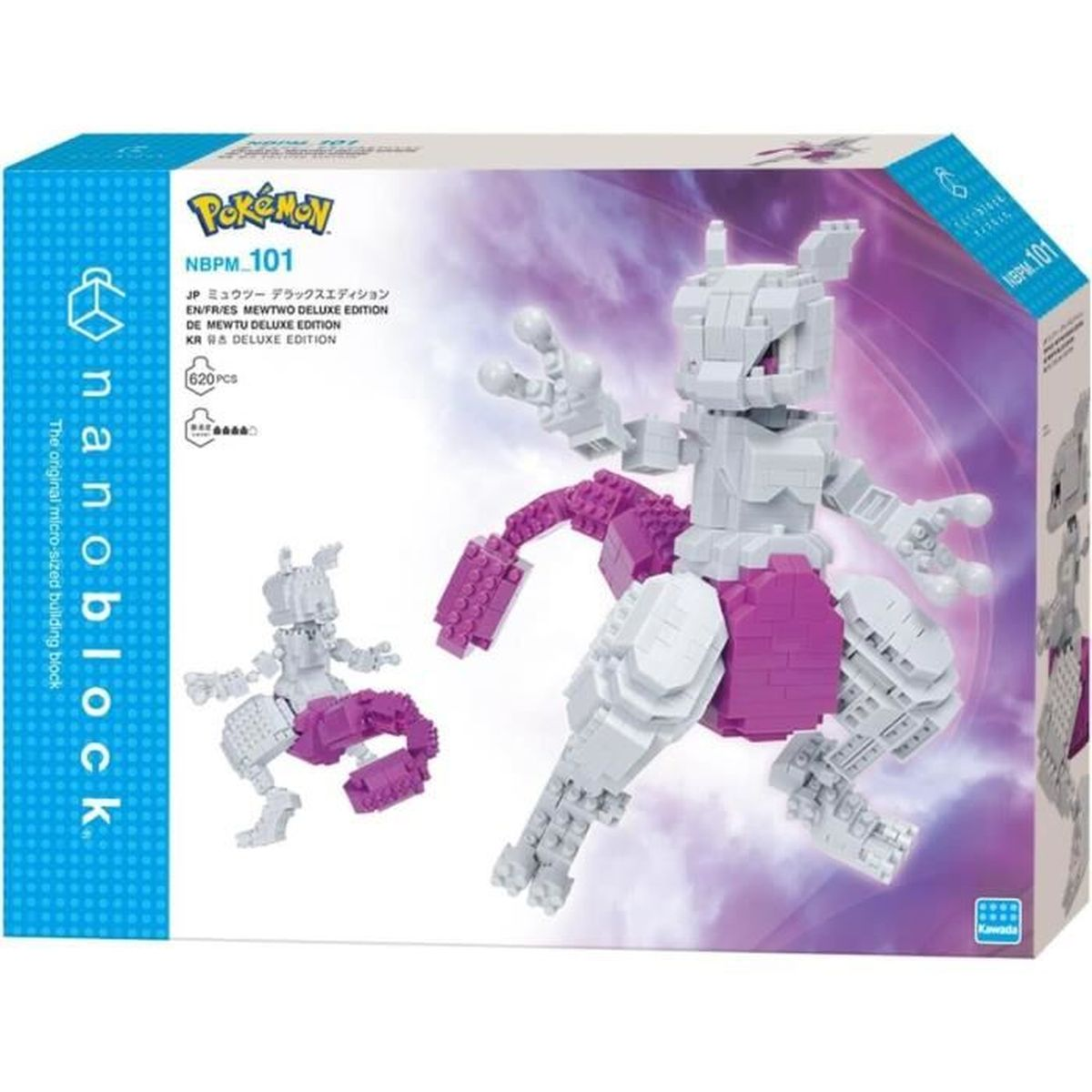 Eine Box mit einer Mewtwo-Bausteinfigur darauf und einer kleineren Figur daneben.