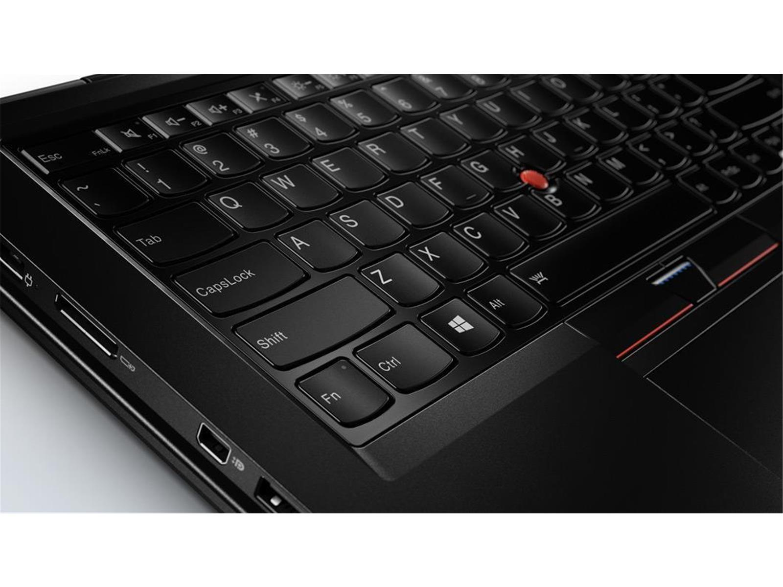Nahaufnahme einer schwarzen Laptop-Tastatur mit rotem Trackpoint. Das ThinkPad-Logo ist auf der Handballenauflage sichtbar.