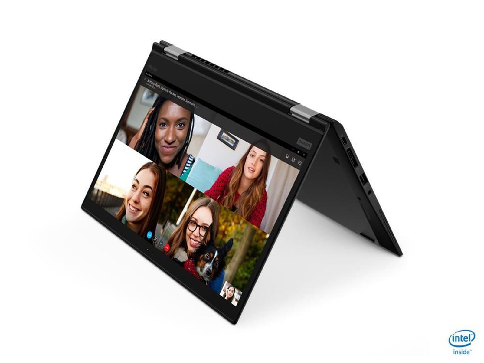 Ein schwarzer Laptop ist geöffnet und umgeklappt und zeigt einen Videoanruf mit 6 Personen auf dem Bildschirm.