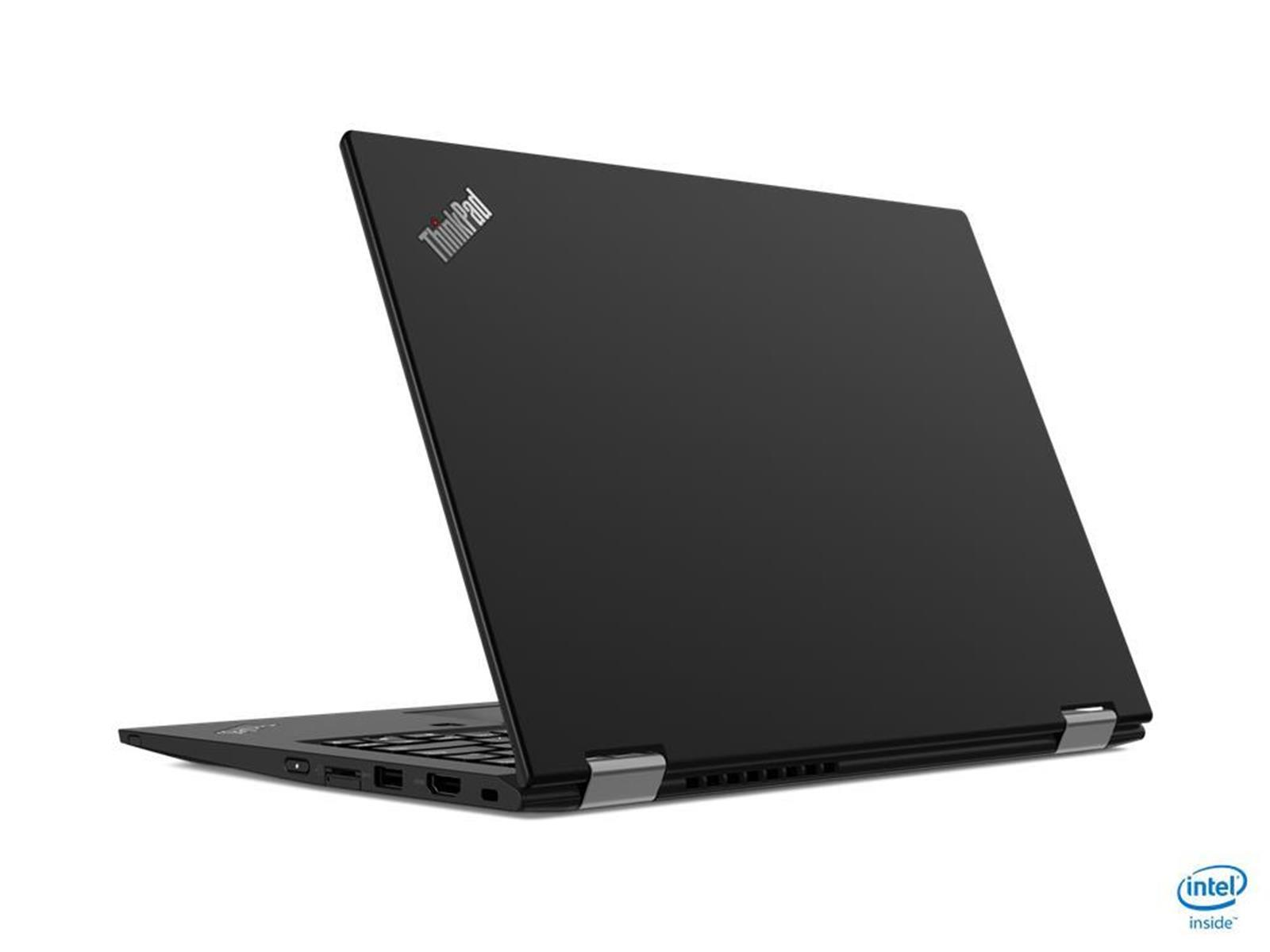 Ein schwarzer Laptop ist geöffnet, mit ThinkPad-Logo auf dem Deckel. Der Bildschirm ist geschlossen und die Rückseite zeigt zur Kamera.