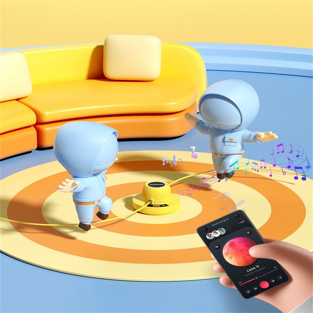 Zwei Astronautenfiguren tanzen neben einem Telefon, das Musik abspielt. Im Hintergrund ist ein gelbes Sofa.
