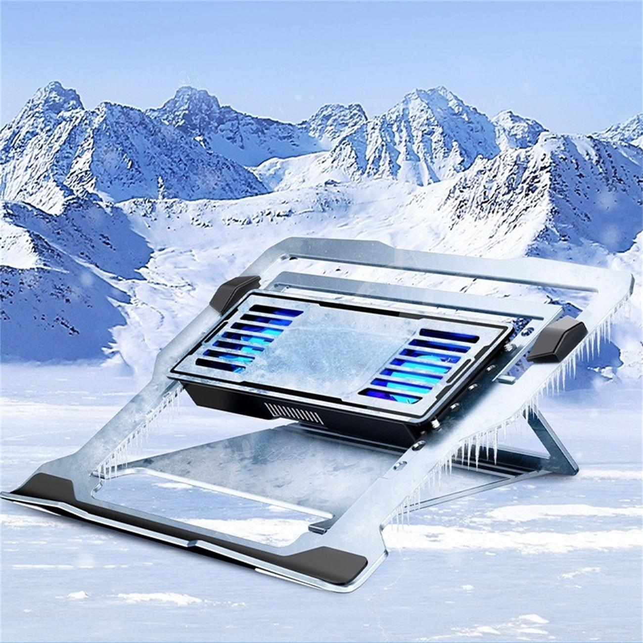 Silberner Laptop-Ständer mit blauen Lichtern, vor verschneiter Bergkulisse.