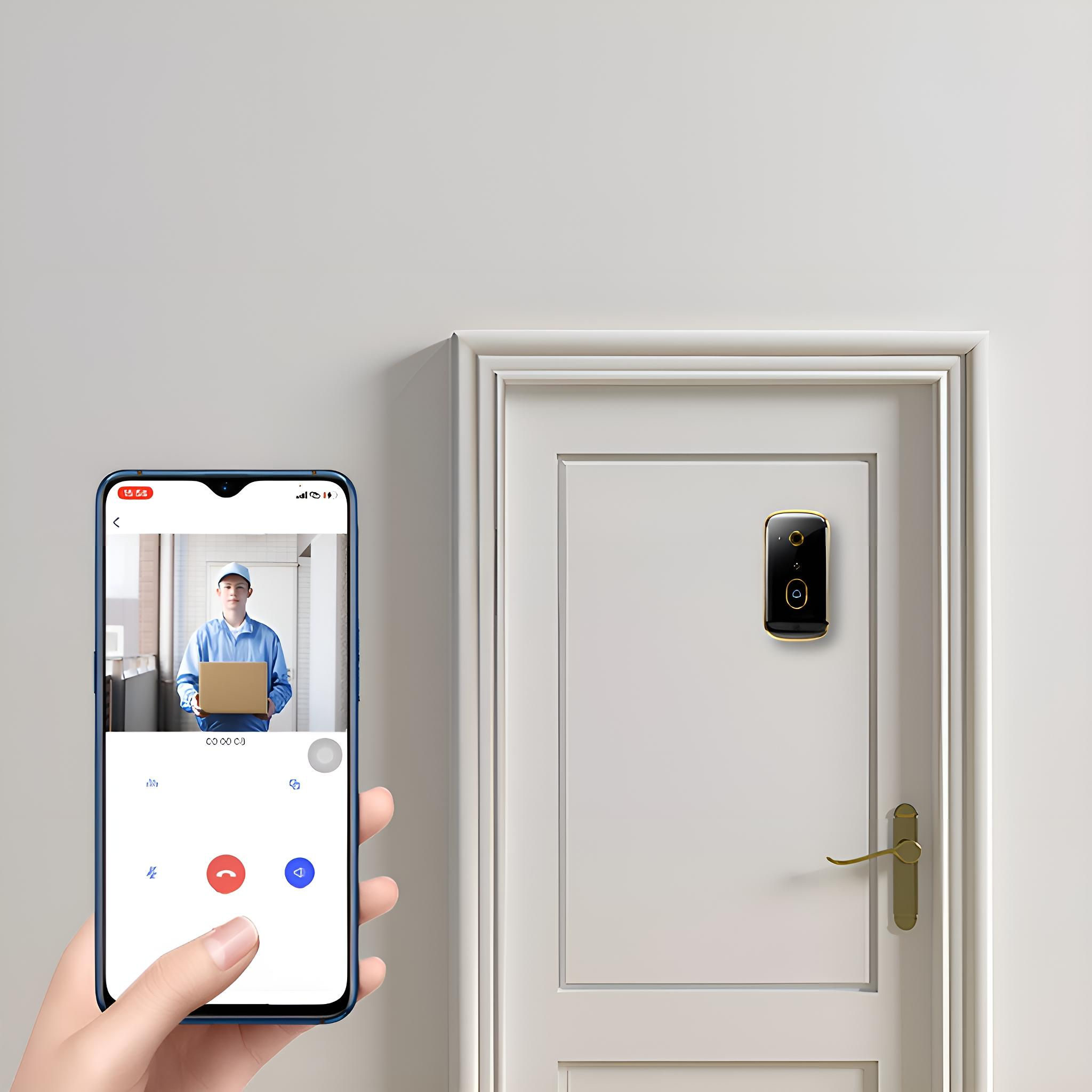 Eine Person, die ein Telefon hält, auf dem ein Live-Video-Feed von einer Türklingel angezeigt wird.