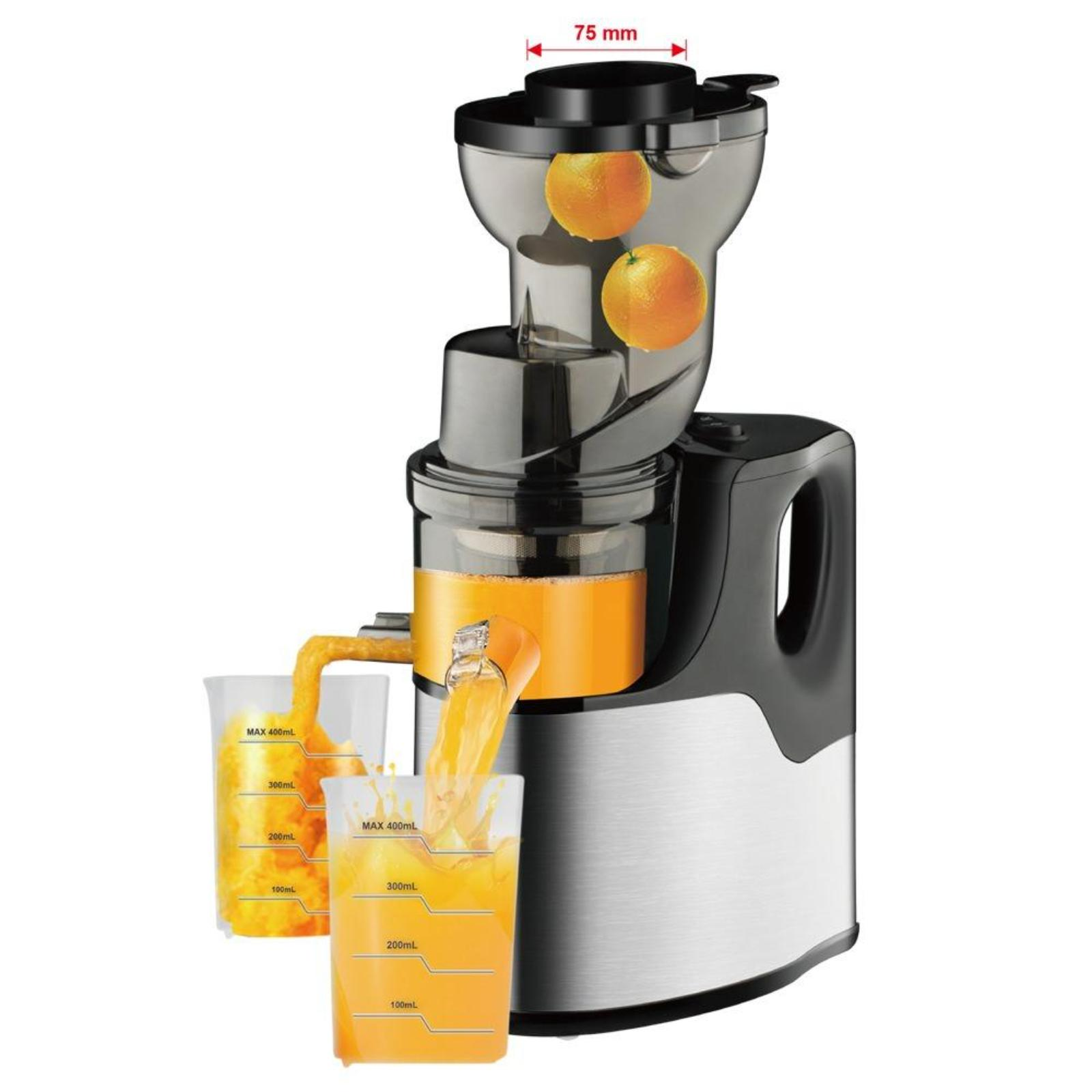 Ein Entsafter mit Orangen, Saft fließt in ein Glas, und Messmarkierungen. Schwarzes und silbernes Design.