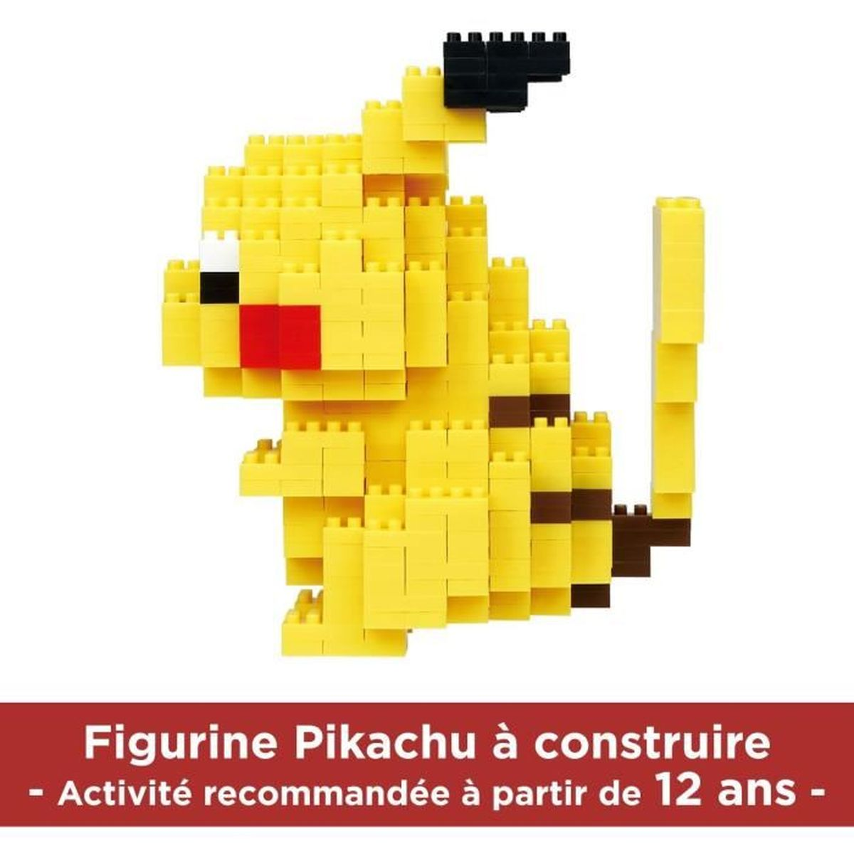 Figura amarilla de Pikachu hecha de bloques. Mejillas rojas y orejas negras. La figura es de un set.