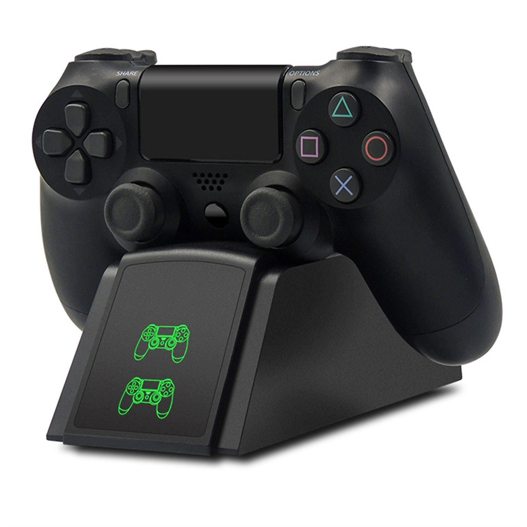 Schwarzer PlayStation 4-Controller auf einem Ladeständer. Grüne Controller-Symbole auf der Ladestation. Weißer Hintergrund.