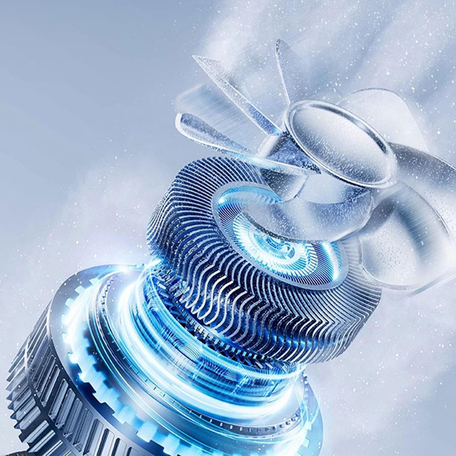 Nahaufnahme eines Lüftermotors mit blauen Lichtern. Die Lüfterblätter sind sichtbar, und die Umgebung ist verschwommen.