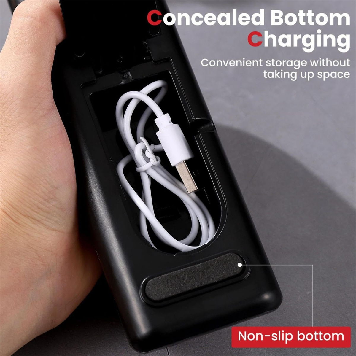 Das offene Fach eines schwarzen Geräts. Ein weißes USB-Kabel ist darin aufgerollt. Text lautet 'Concealed Bottom Charging'.