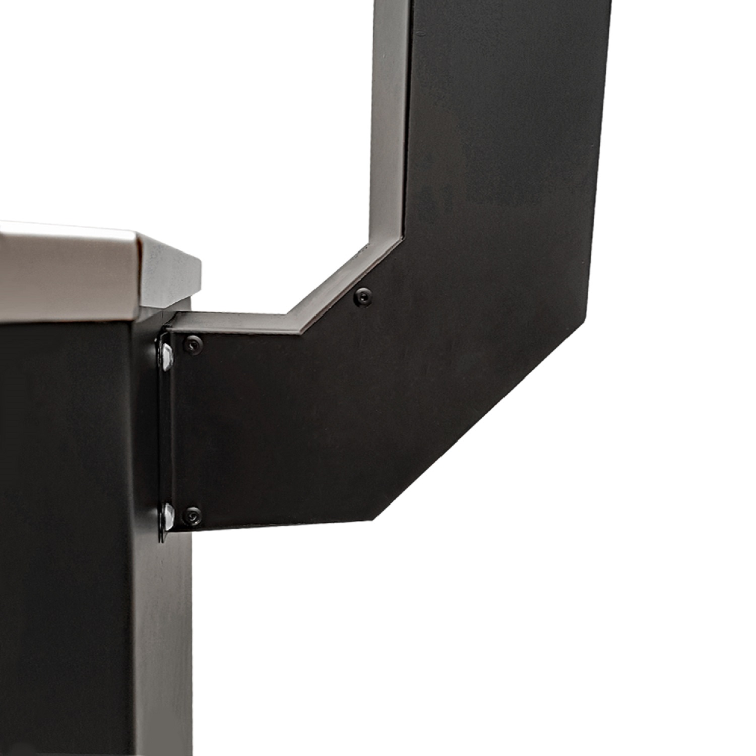Nahaufnahme einer Ecke einer schwarzen Metallkonstruktion mit Schrauben.