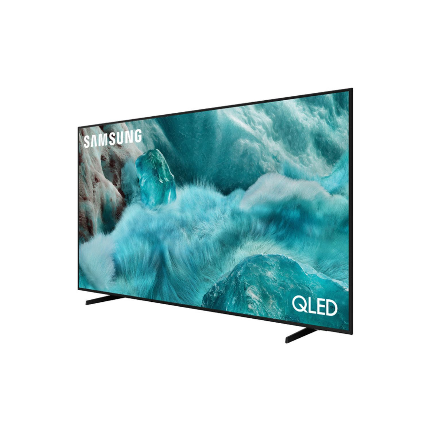 Ein Samsung QLED-Fernseher, der eine blaue, wolkige Landschaft zeigt, aus einem Winkel betrachtet. Schwarzer Rahmen, weißer Hintergrund.