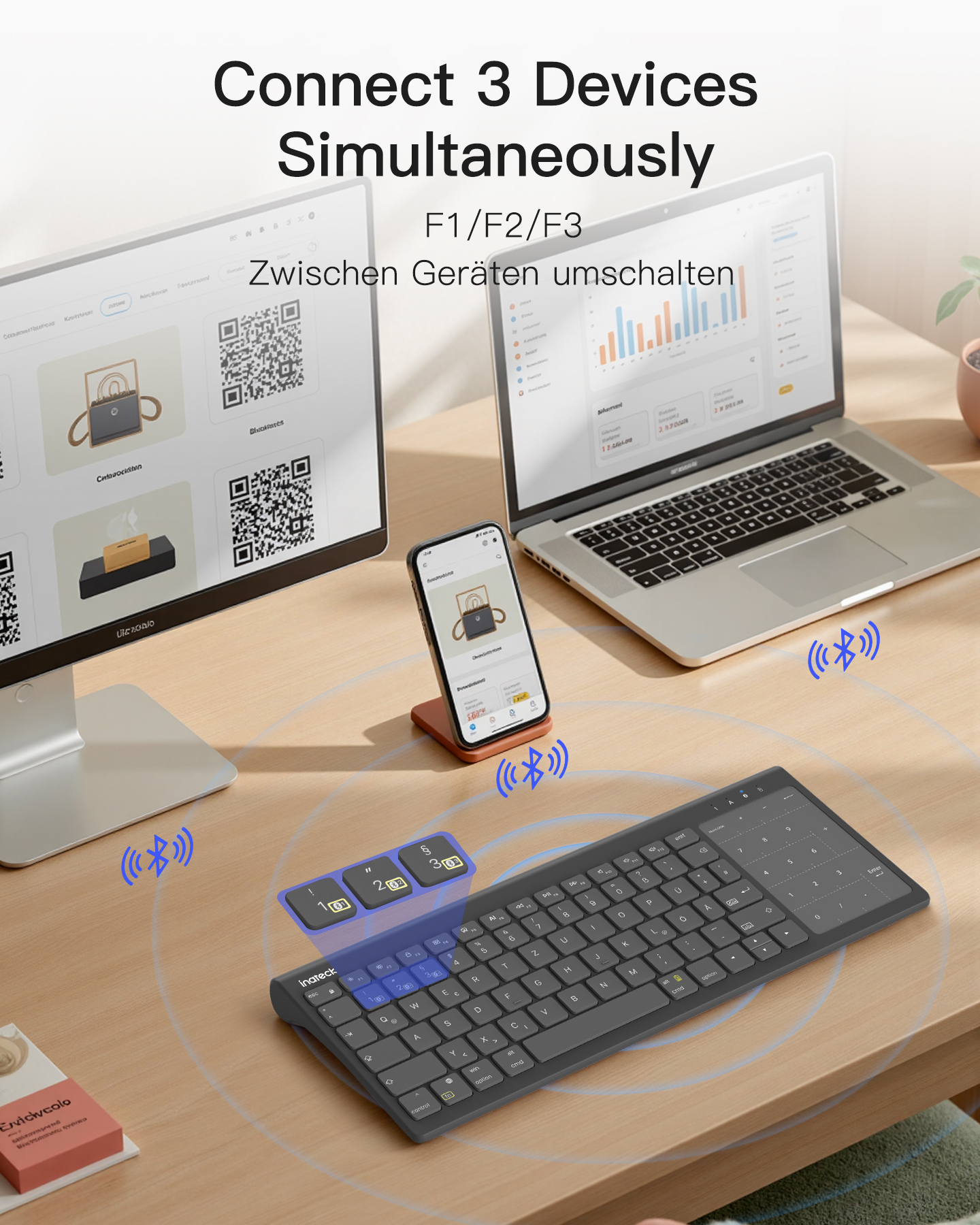 Eine Tastatur, die mit einem Monitor, einem Laptop und einem Telefon verbunden ist und drahtlose Konnektivität zeigt.