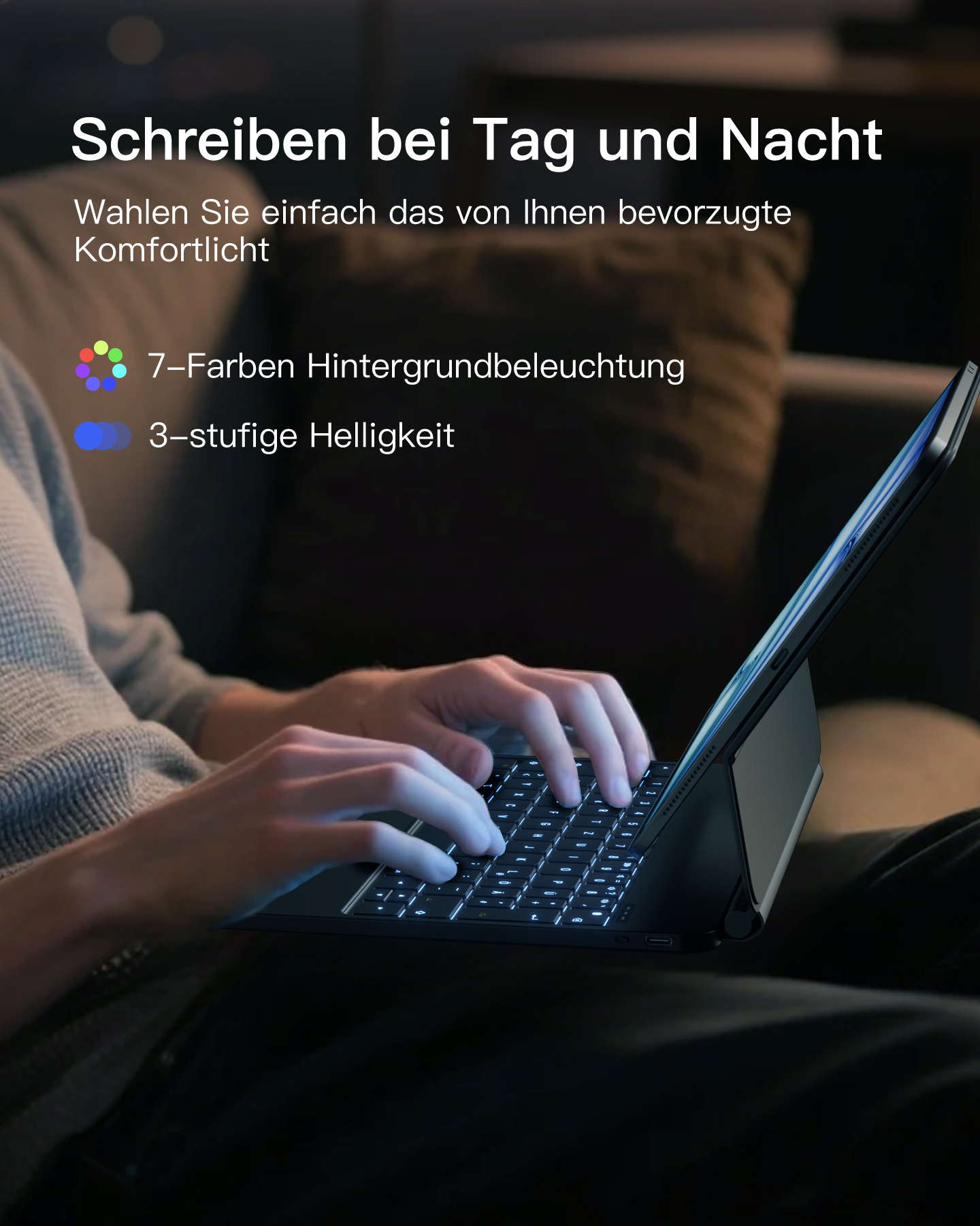 Person mit Tablet mit beleuchteter Tastatur. Das Bild zeigt die mehrfarbige Hintergrundbeleuchtung der Tastatur.