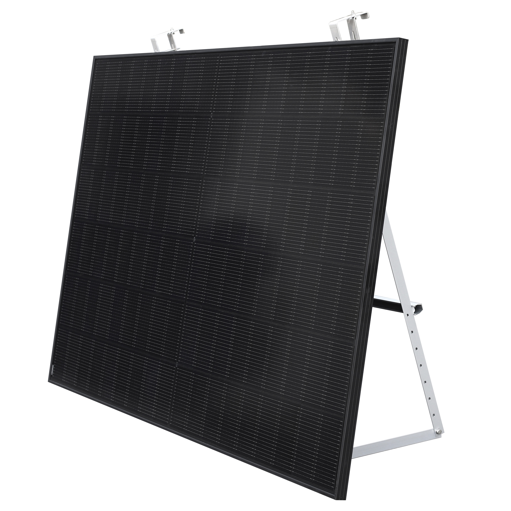 Ein großes schwarzes Solarpanel auf einem weißen Rahmen, leicht angewinkelt.