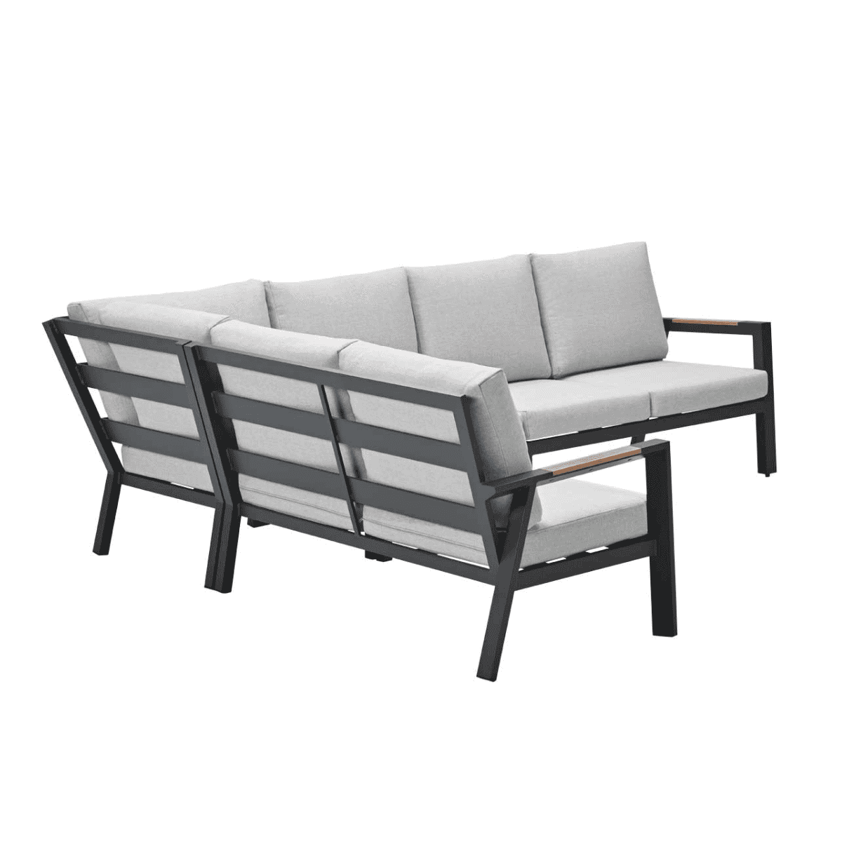 Canapé d'angle extérieur avec coussins gris et cadres noirs. Fond blanc, vue latérale. Accoudoirs en bois.