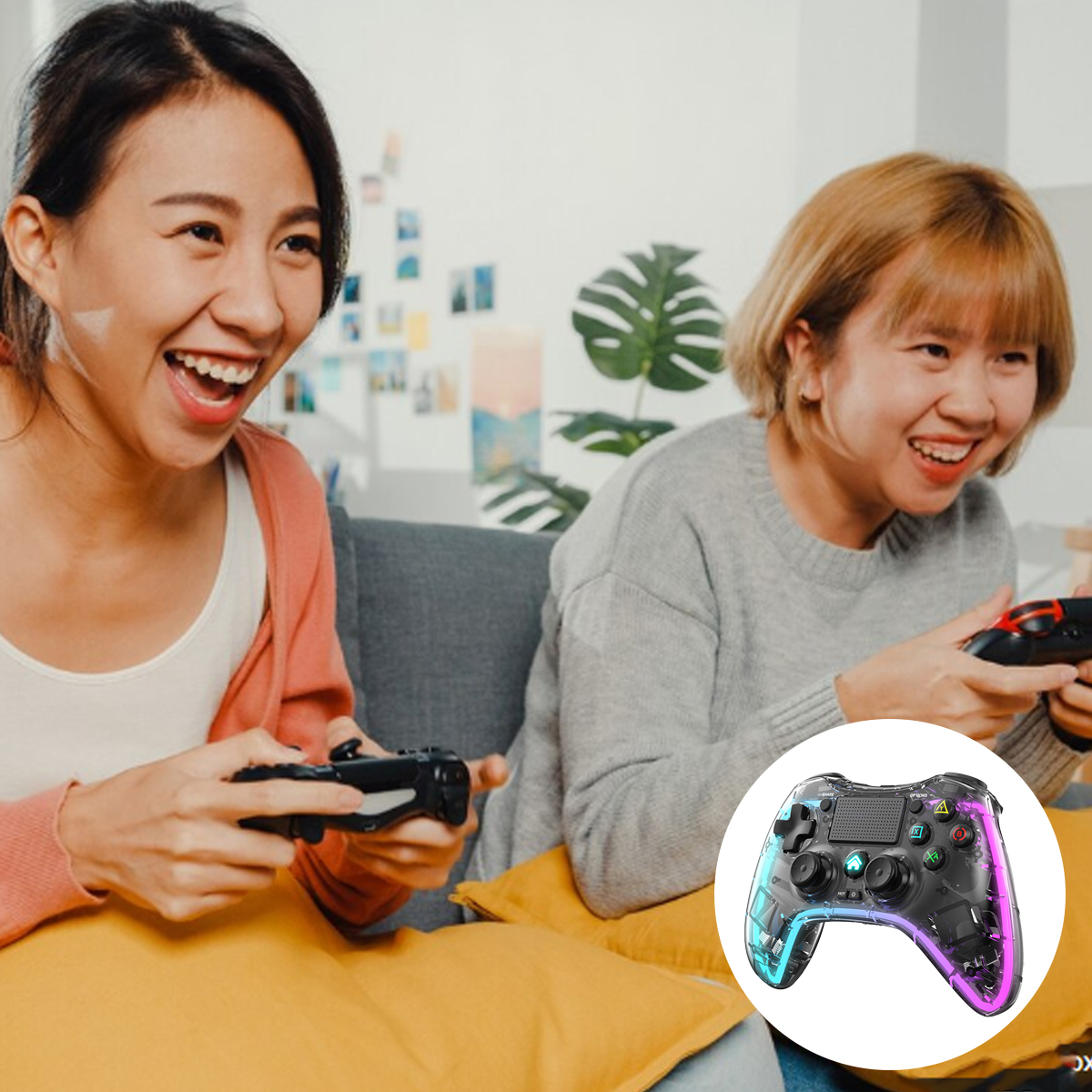 Zwei Frauen spielen Videospiele mit Controllern und lachen. Ein Controller ist transparent mit Neonlichtern.