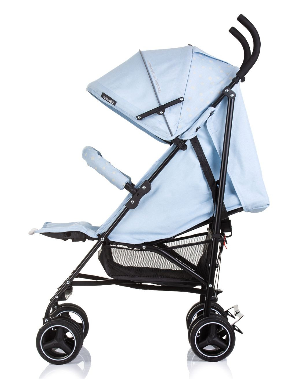 Seitenansicht eines hellblauen Kinderwagens mit schwarzem Rahmen und blauem Verdeck.