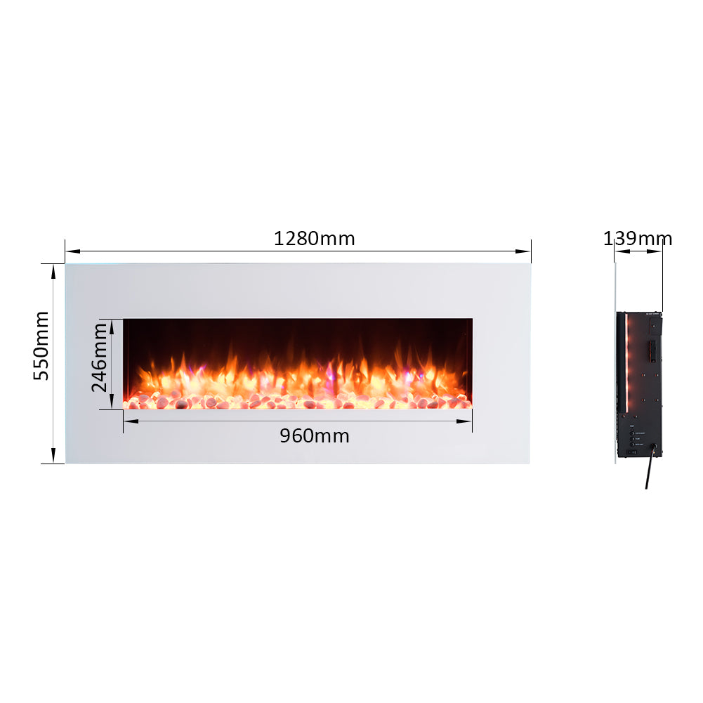 Ein weiß gerahmter elektrischer Kamin mit Abmessungen. Die Flammen sind orange, die Steine weiß.