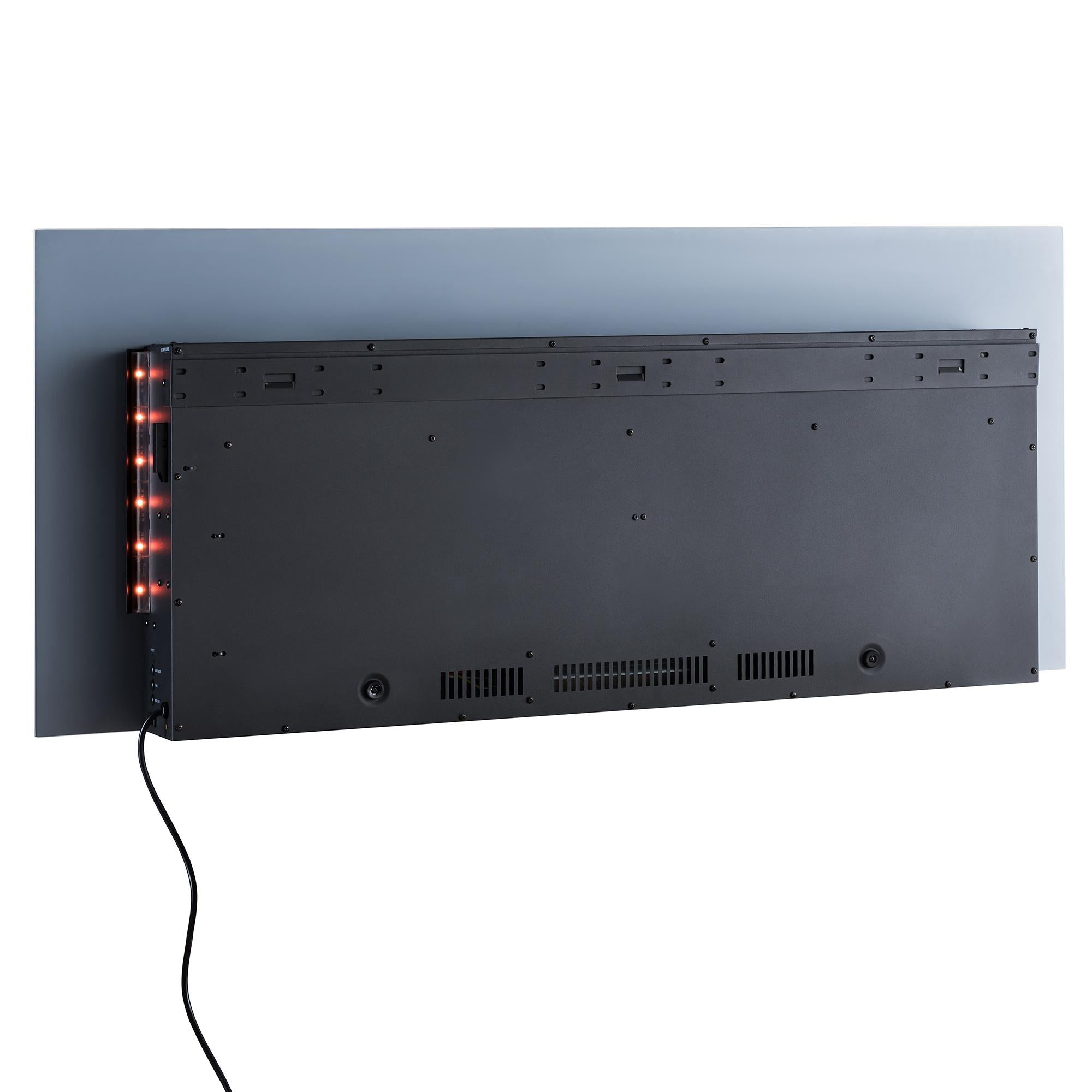 Die Rückseite eines schwarzen elektrischen Kamins mit Netzkabel und Lichtern an der Seite.