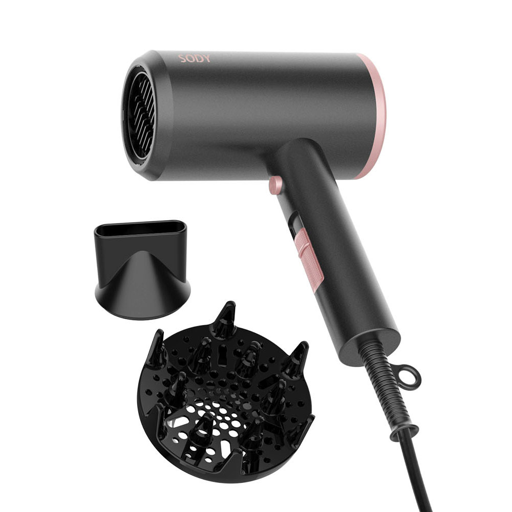 Asciugacapelli nero con accessori: concentratore e diffusore.
