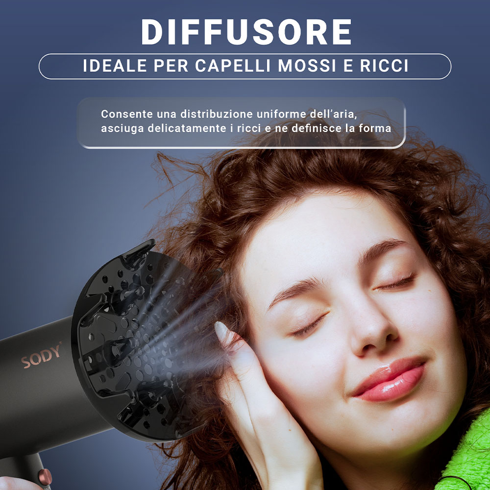 Donna che usa asciugacapelli con diffusore. Testo in italiano. Sfondo blu.