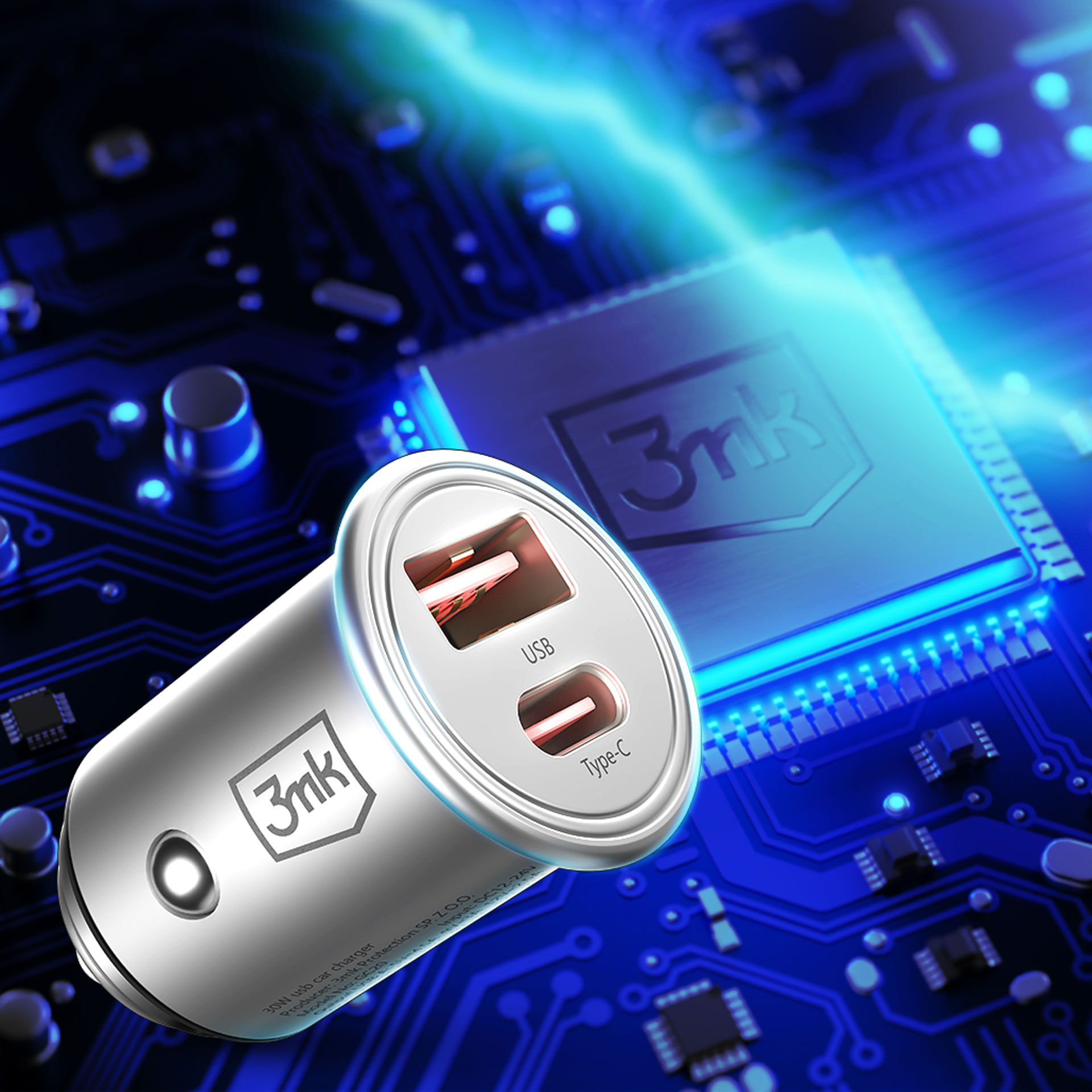 Srebrna ładowarka samochodowa z portami USB i Type-C przed niebieską płytką obwodu z logo 3mk.