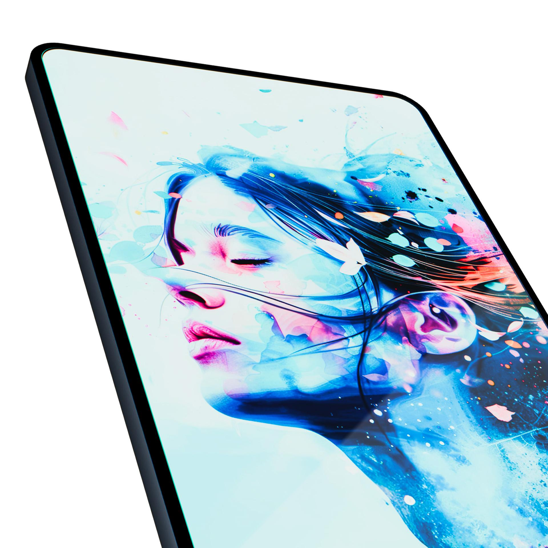 Zbliżenie ekranu telefonu z akwarelowym portretem kobiety. Obraz jest niebieski i różowy.