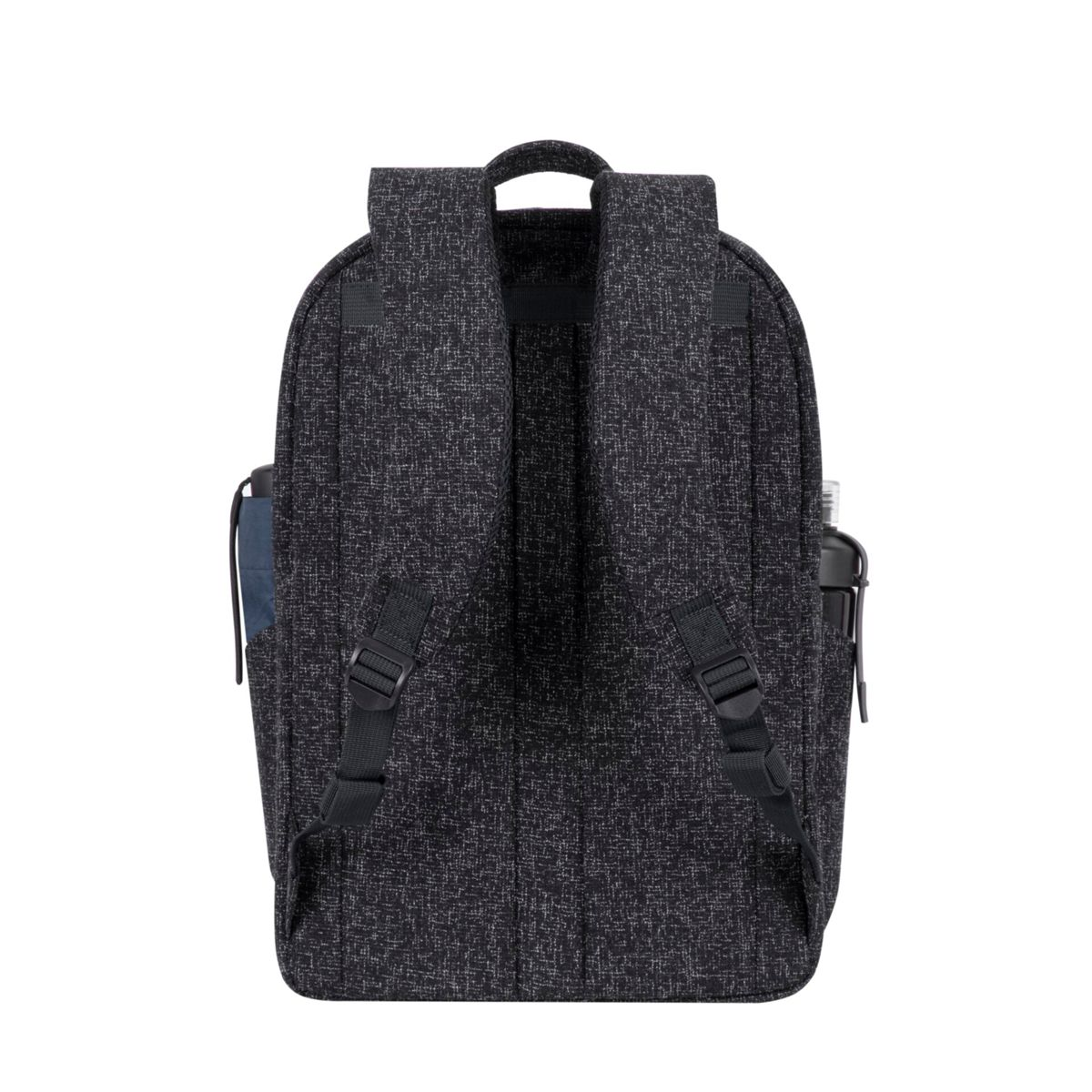 Vista trasera de una mochila negra con tejido texturizado y bolsillos laterales. Correas ajustables.