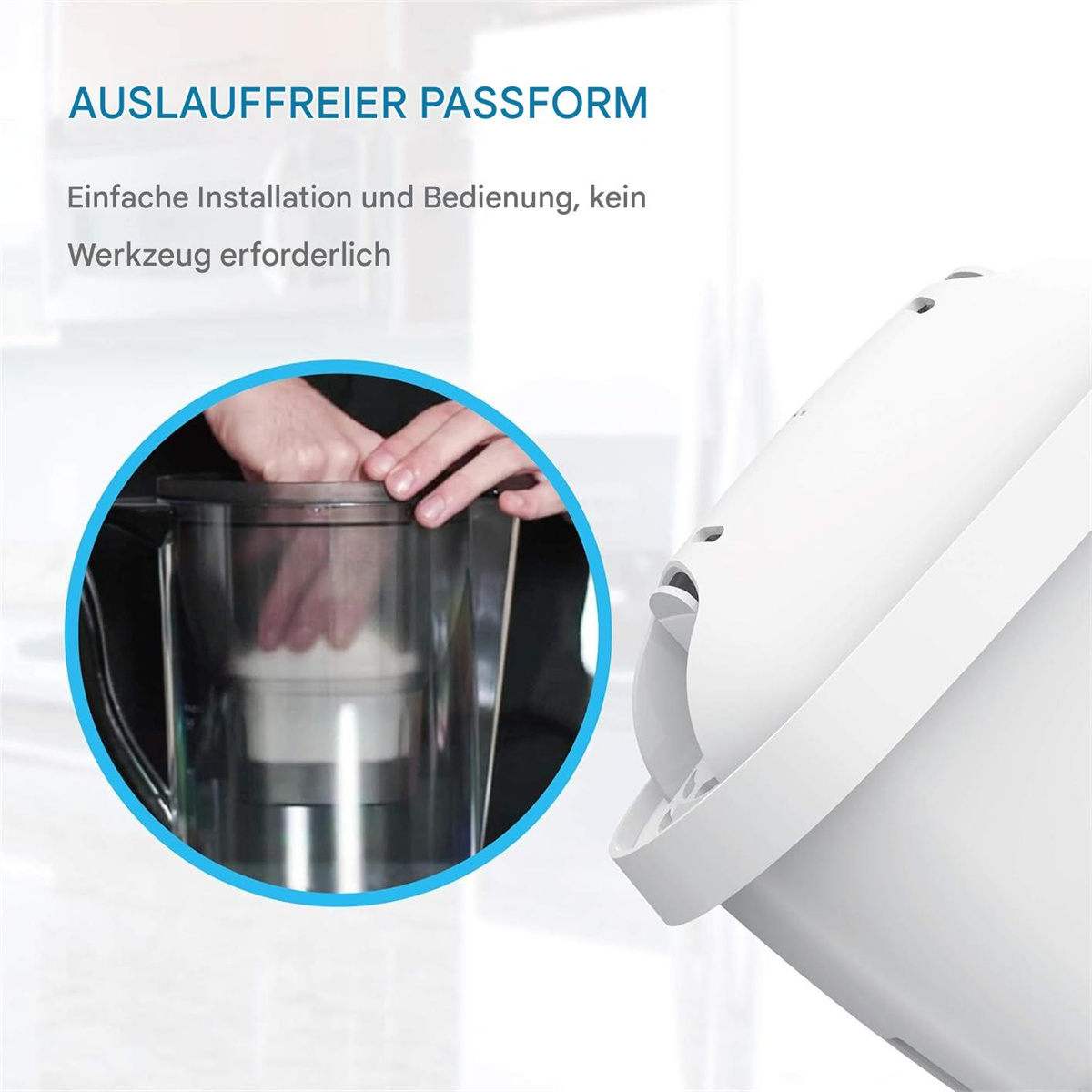 Hände legen einen Filter in einen Wasserfilterkrug. Das Bild zeigt die einfache Handhabung.