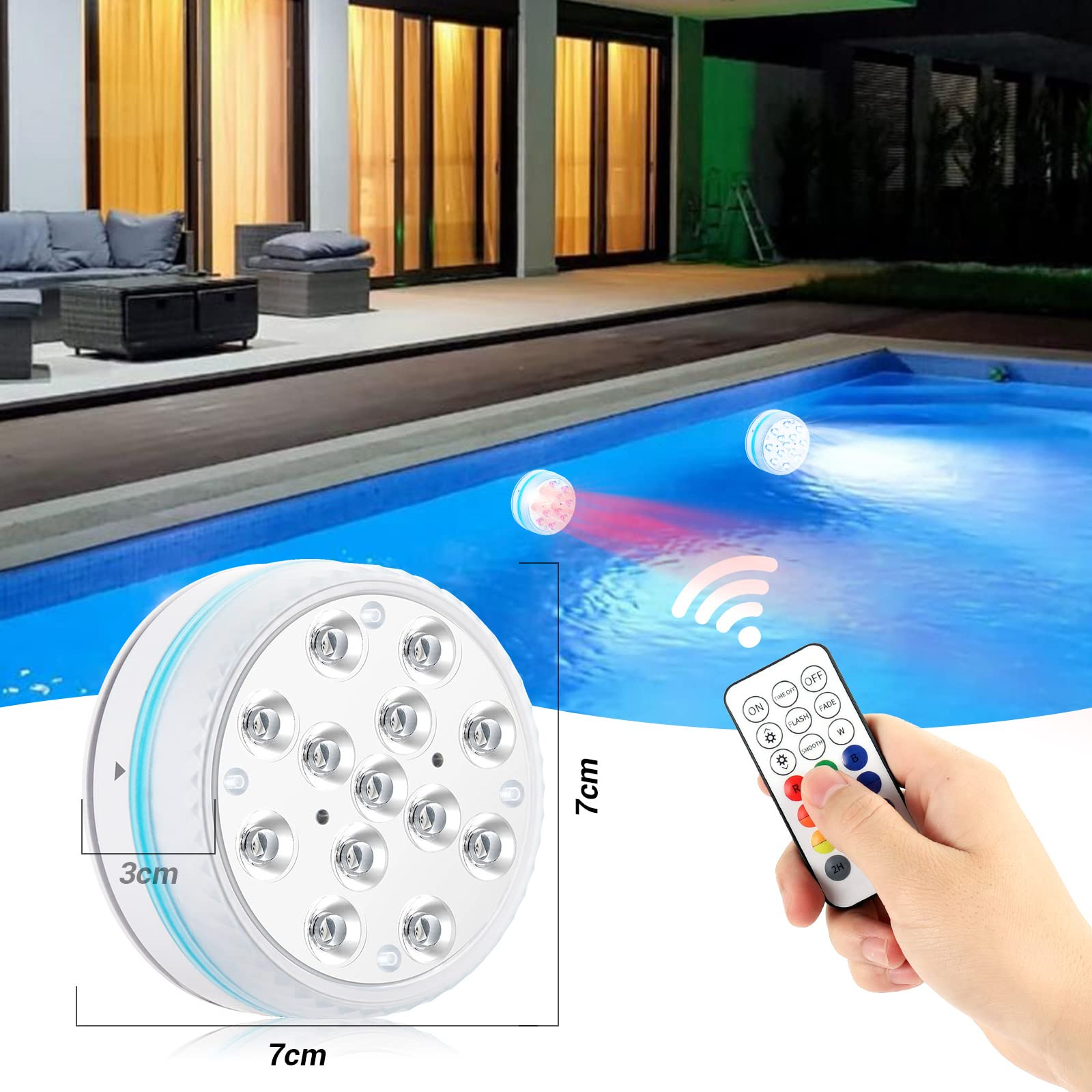 Ein Pool mit Unterwasserlichtern, einer Fernbedienung und einem Haus im Hintergrund. Die Lichter sind bunt.