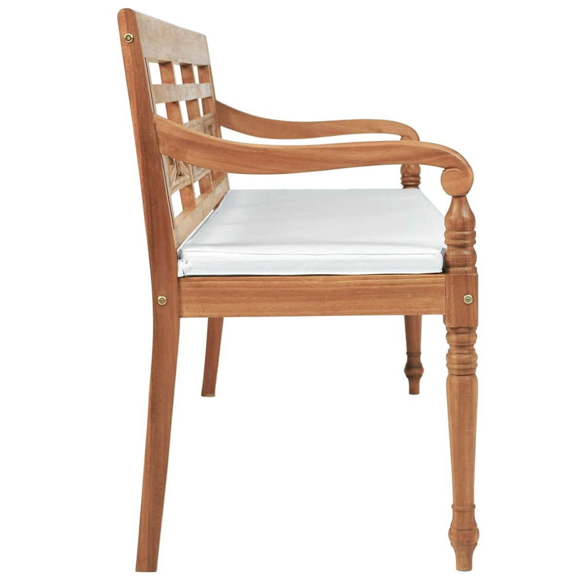 Panca in legno con cuscino bianco. Vista laterale. Schienale e braccioli decorativi visibili.