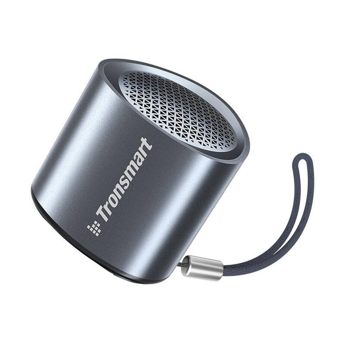 Ein grauer Tronsmart-Lautsprecher mit schwarzem Schlüsselband ist auf einem weißen Hintergrund abgewinkelt.