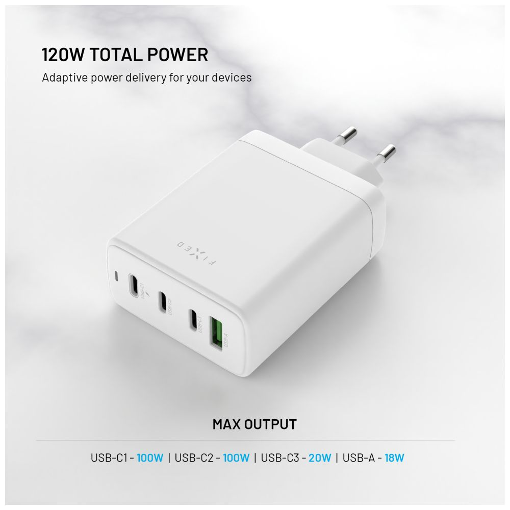 Weißes Ladegerät mit drei USB-Anschlüssen, einem Stecker und einem 120W-Etikett. Text sagt '120W Gesamtleistung' und 'Max. Ausgang'.
