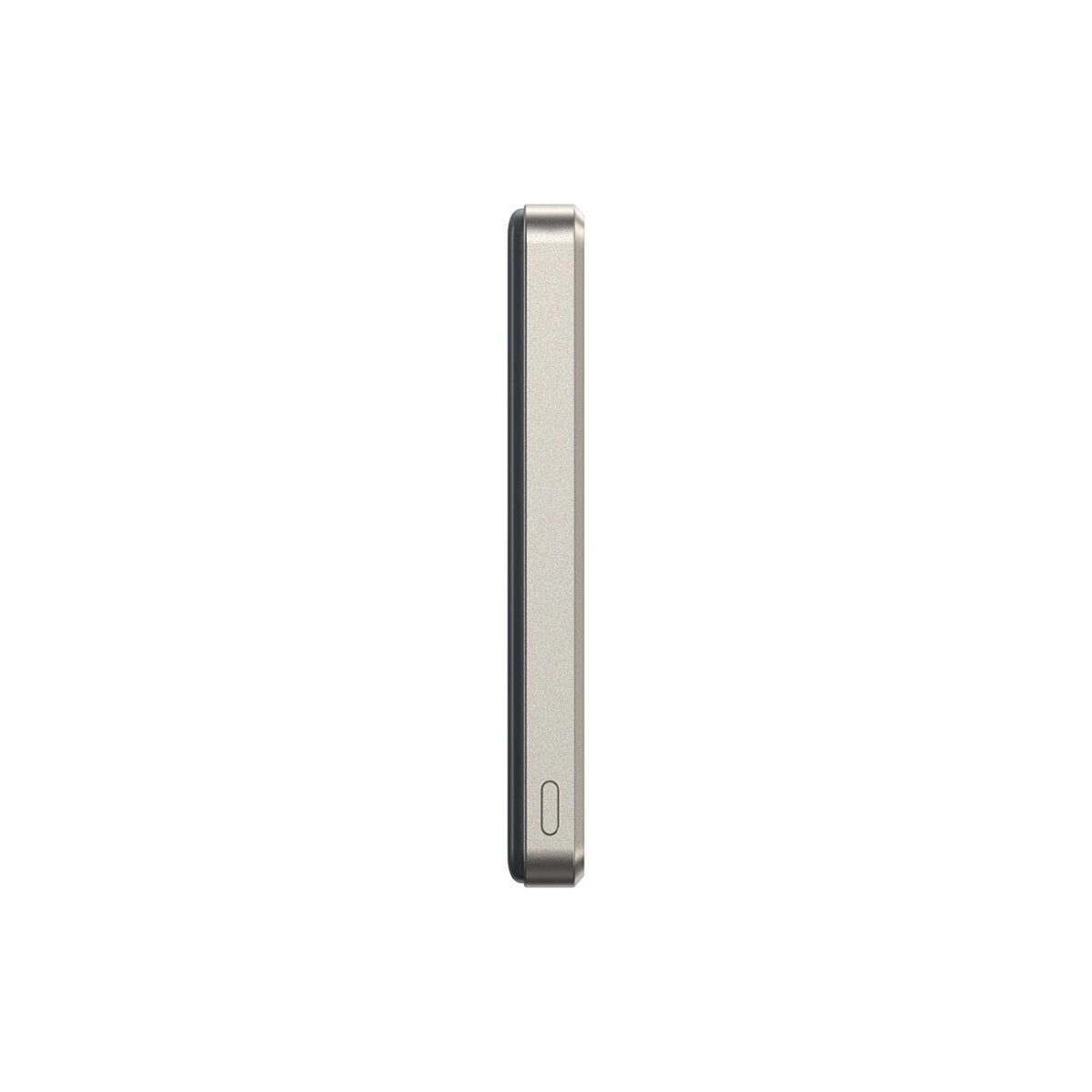 Eine silberne Powerbank von der Seite gesehen. Sie ist rechteckig und hat eine glatte, metallische Oberfläche.