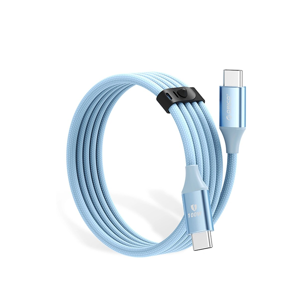Jasnoniebieski pleciony kabel USB-C z czarnym paskiem i dwoma złączami USB-C na białym tle.
