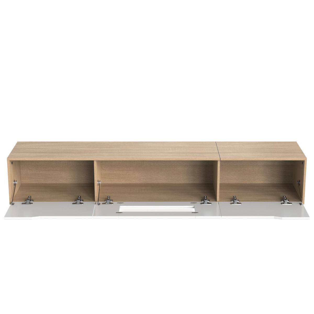 Holzschrank mit drei Fächern und offenen Türen. Weißer Hintergrund.