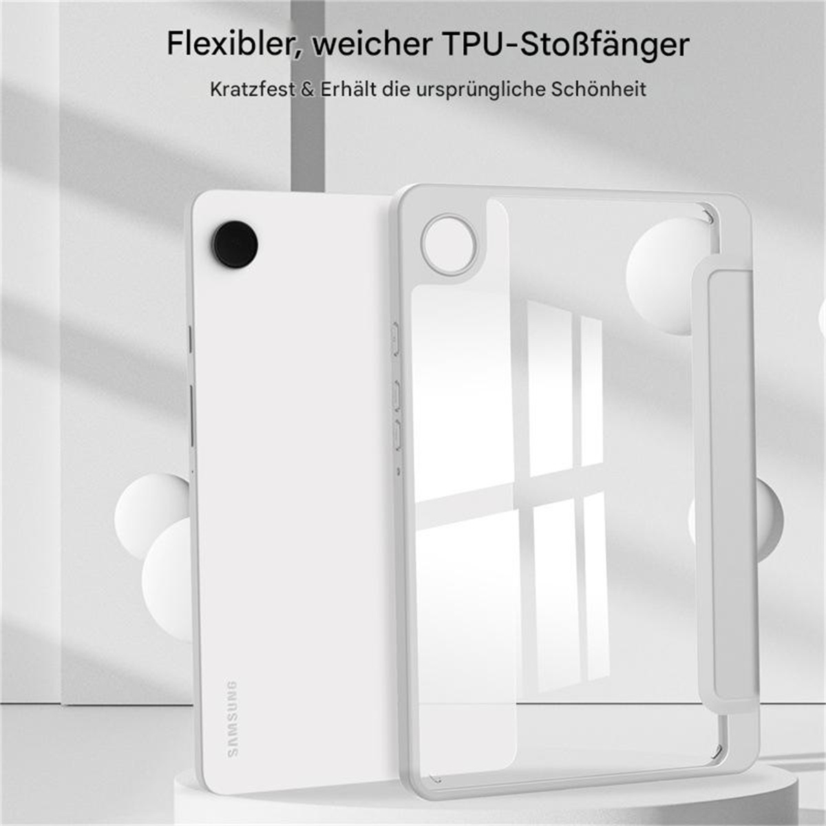 Zwei weiße Tablet-Hüllen, eine mit einem Tablet, die andere mit der Rückseite, auf hellem Hintergrund.