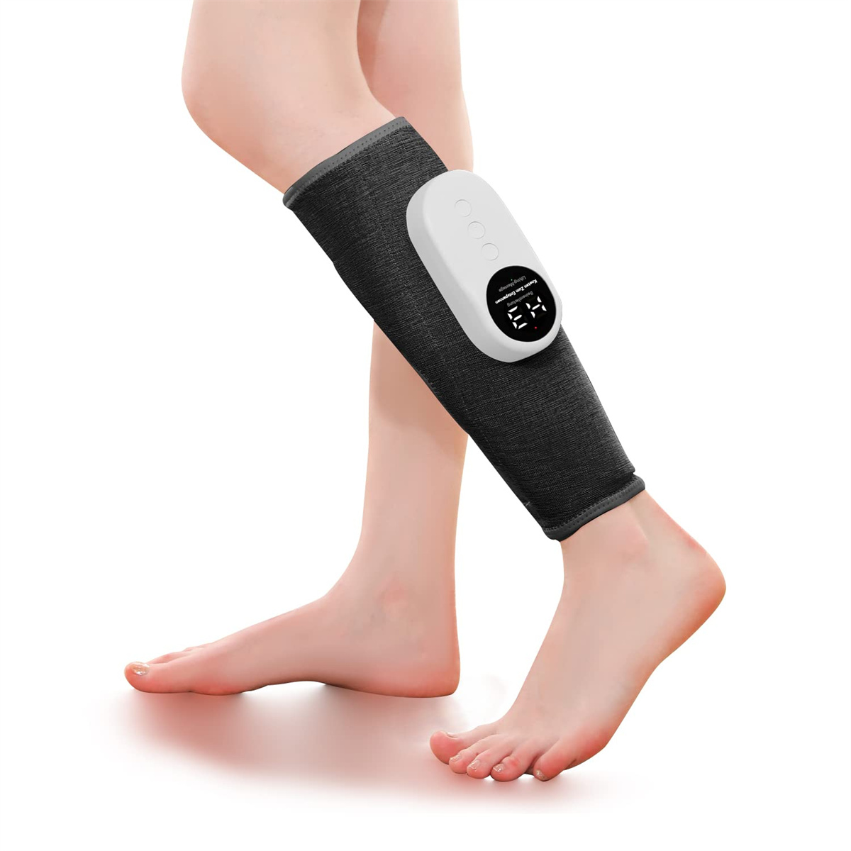Eine Person, die eine graue Beinbandage trägt. Die Bandage hat ein weißes Bedienfeld an der Außenseite des Beins.
