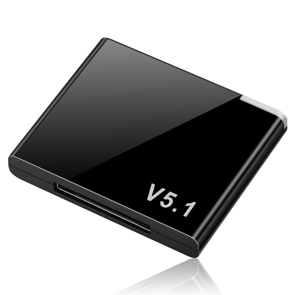 Ein schwarzes, quadratisches Gerät mit der Aufschrift 'V5.1', wahrscheinlich ein Bluetooth-Empfänger, auf weißem Hintergrund.