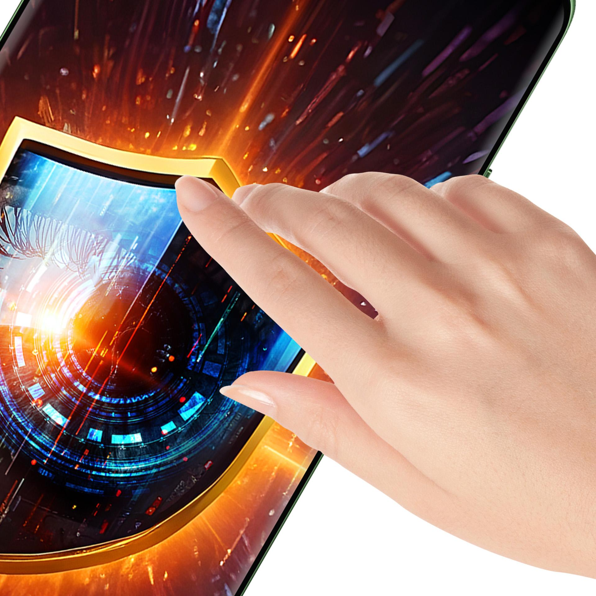 Una mano tocca lo schermo di un telefono con uno scudo e sfondo tecnologico.