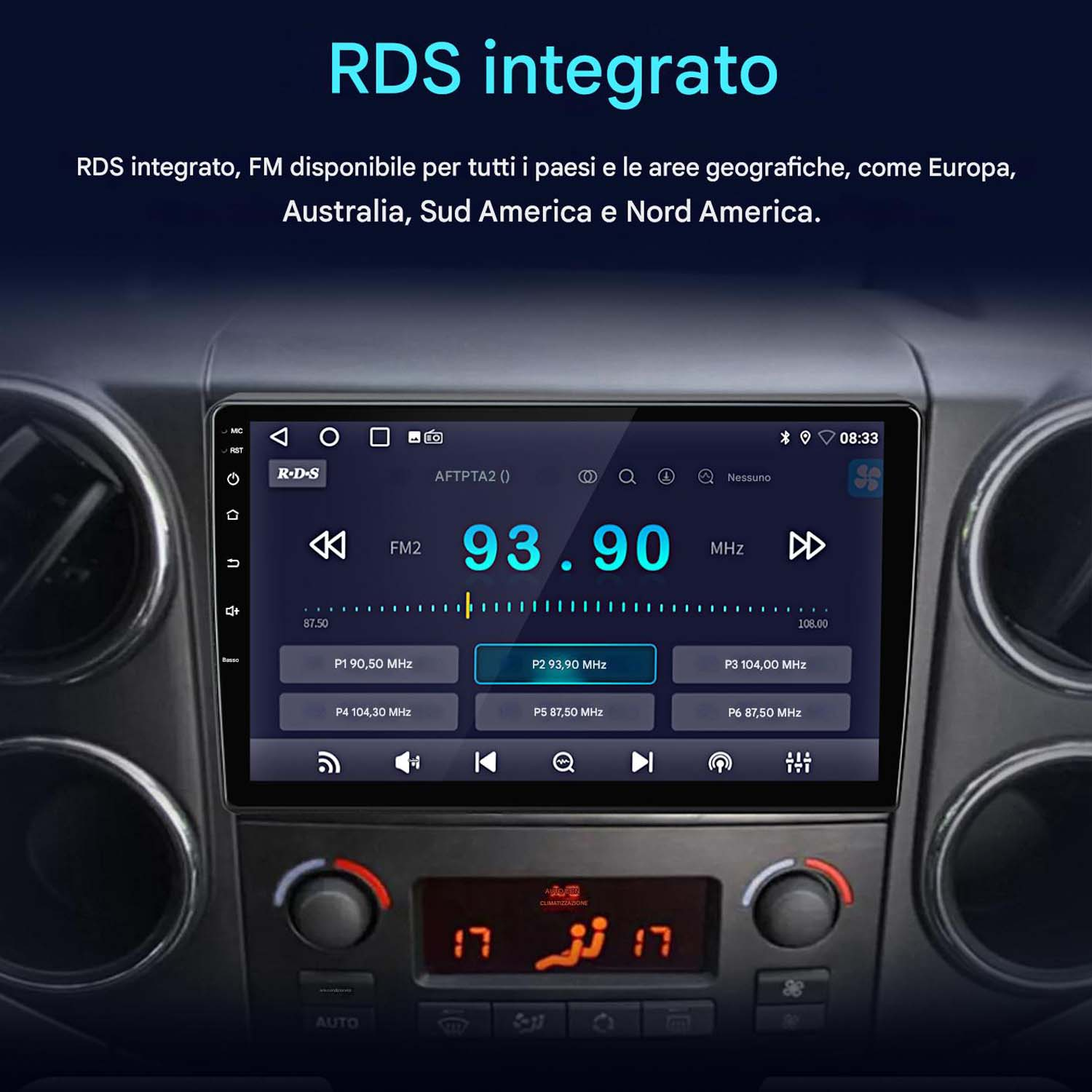 L'immagine mostra lo schermo di un'auto con informazioni radio FM: frequenza, stazione e alcuni controlli.
