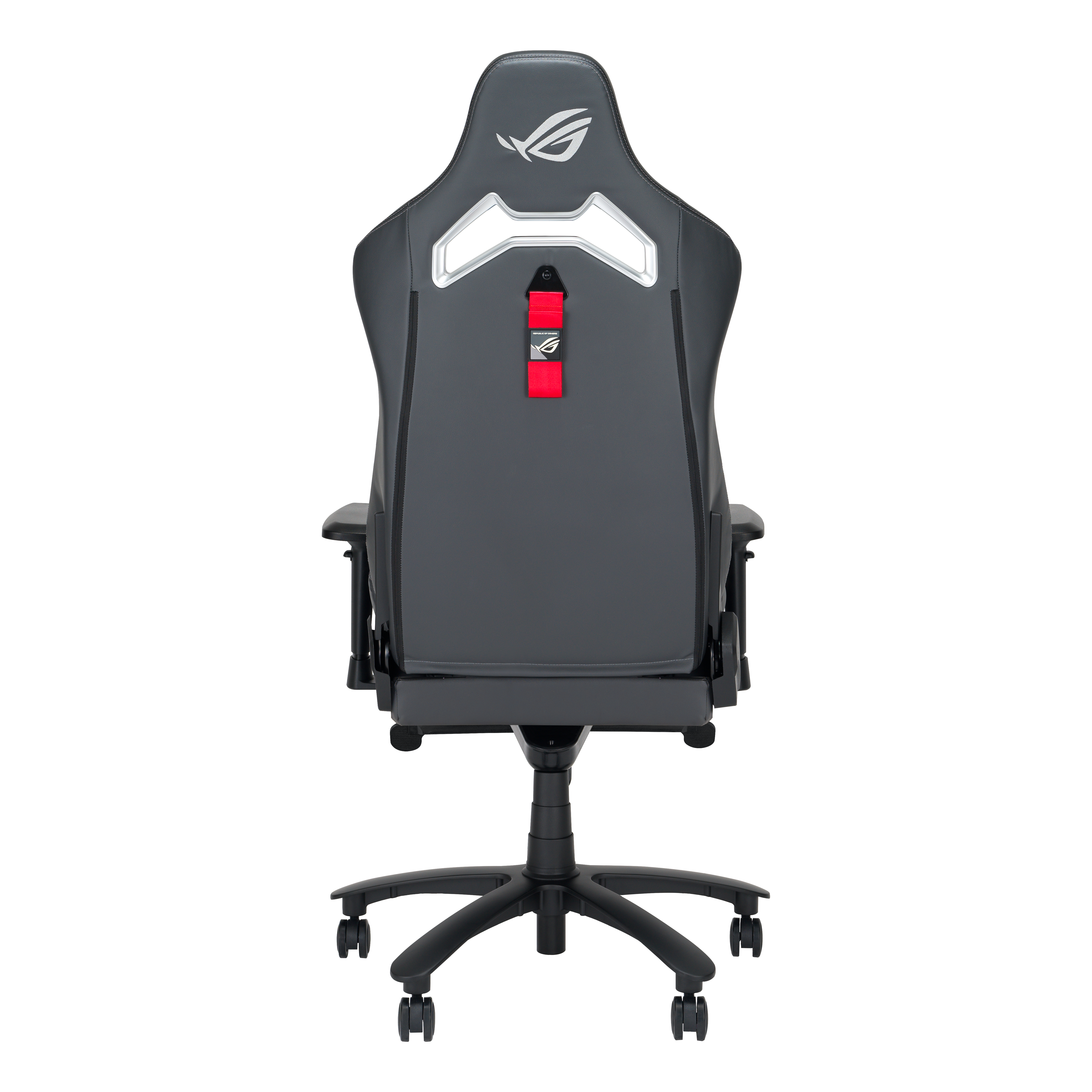 Il retro di una sedia da gaming. Grigio e nero con un logo ROG e accenti rossi. Ha una base con ruote.
