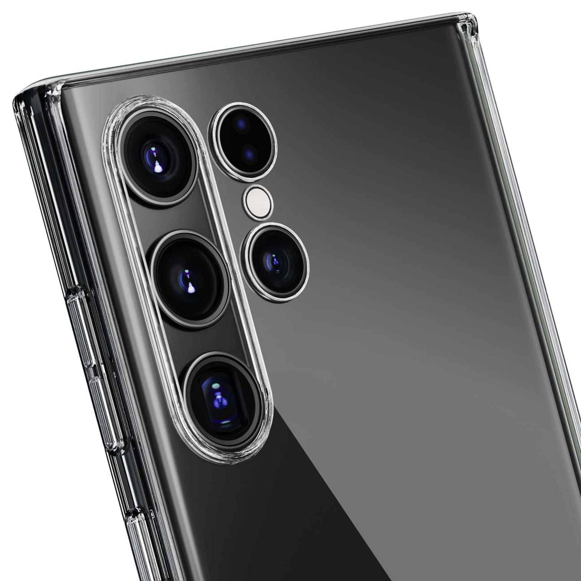 Zbliżenie aparatów w telefonie z przezroczystym etui. 4 aparaty w rzędzie.