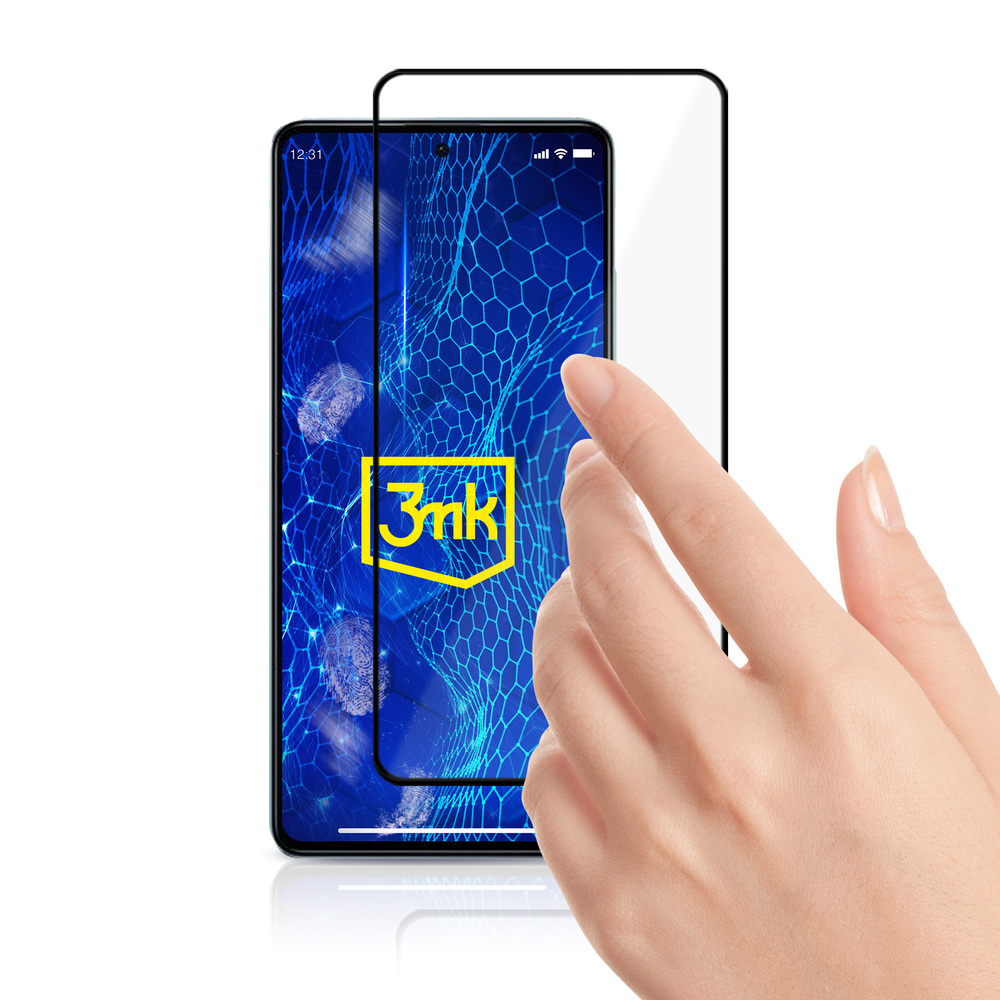 Dłoń dotyka ekranu telefonu z logo 3mk na niebieskim wzorze.